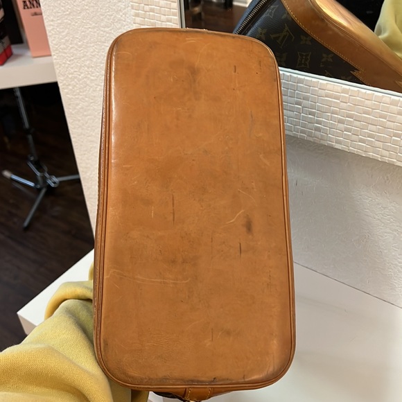 AUTH. Louis Vuitton Alma Monogram Bag!! - Picture 9 of 11